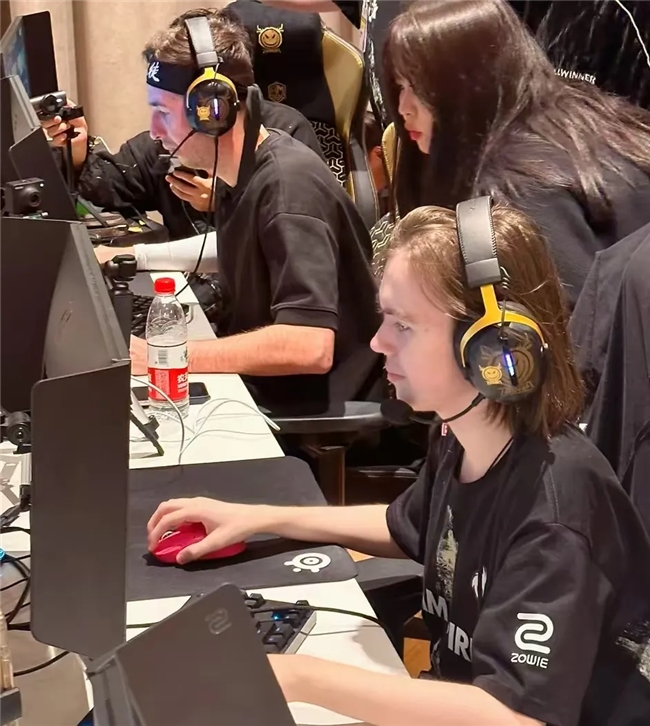 LECW1D1综述：G2 FNC迎来开门红 VIT首战告负