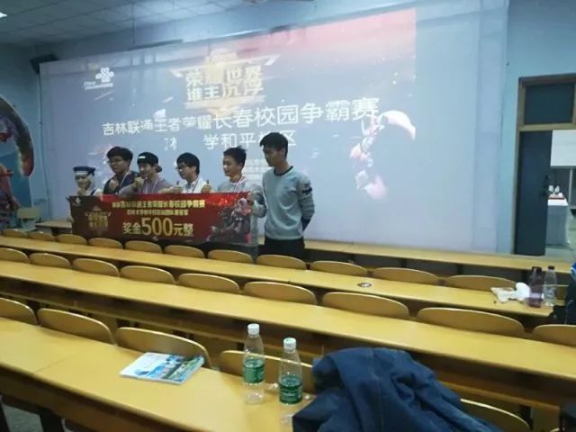 JackeyLove ：Meiko对团队有很大帮助，状态比TL好很多，比赛很轻松